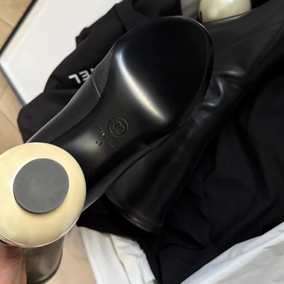 Chanel 25K Black White Pearl Ball Heel CC Logo Stretch Leather Calf Boots - Picture 7 of 8